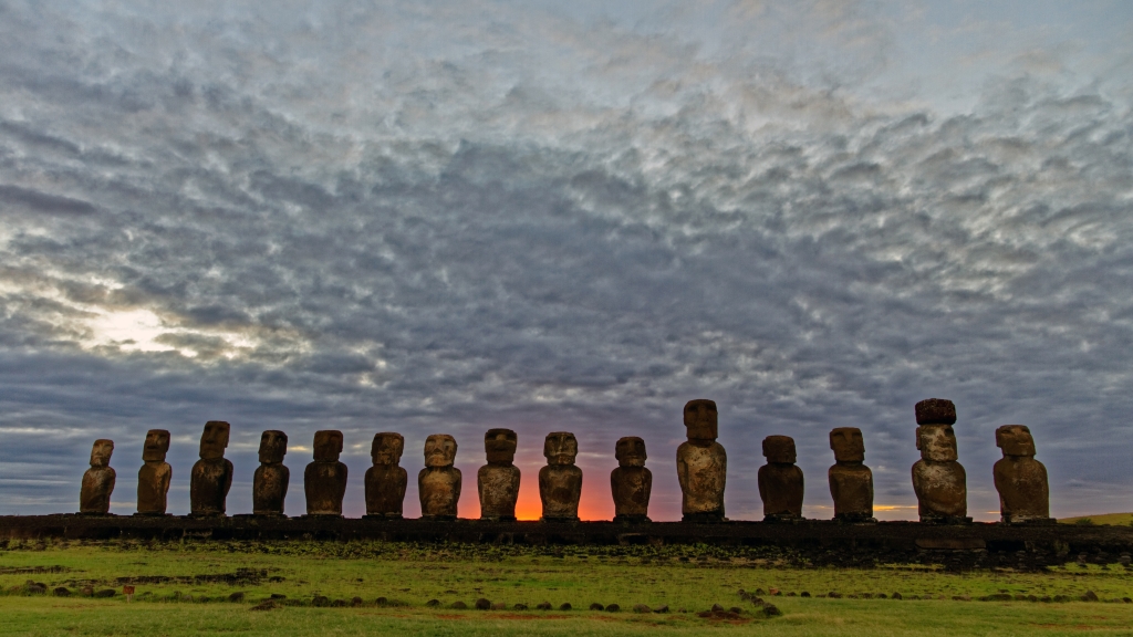 20 - Ile De Pâques (19) - Ahu Tongariki.jpg